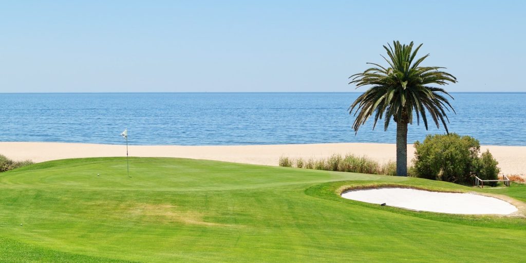 Golf course in Algarve near the beach